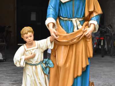 Tra le tante opere da lui realizzate va ricordato un San Giuseppe col Bambino alto 2.24 metri costruito per il cinquantesimo anniversario della chiesa di San Giuseppe Artigiano a Foligno
